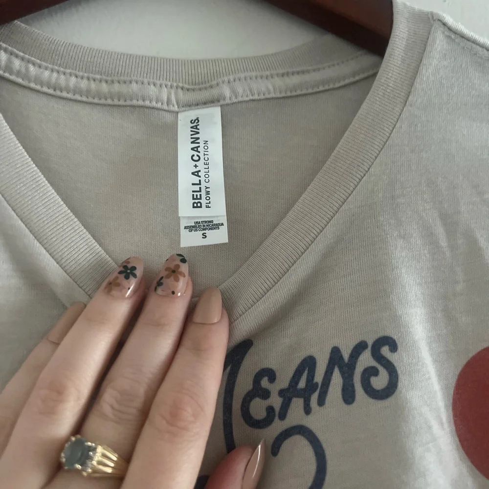 Graphic Beige Crop Top custom Y’all Means All Sz S Super Soft never worn - Picture 3 of 4
